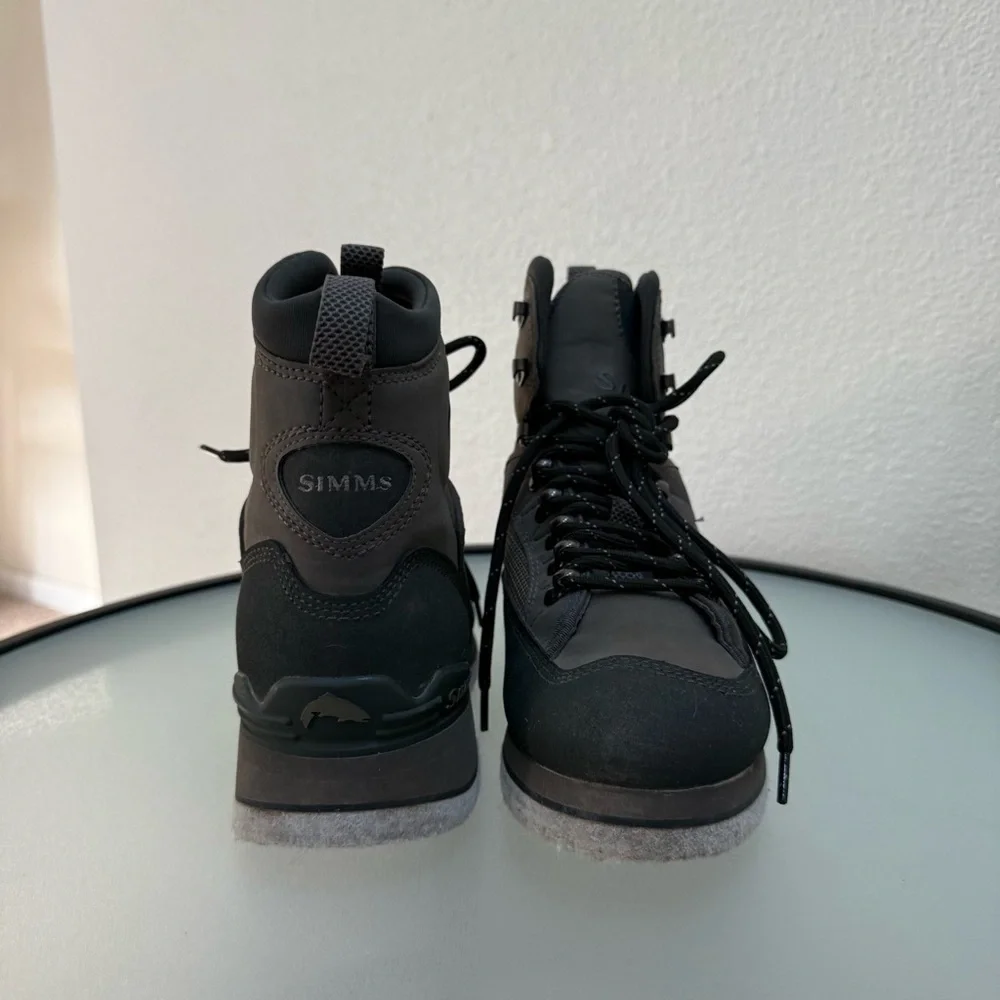Simms Gray and Black Green Men’s Freestone Wading Outdoor Fishing Boots Size 7